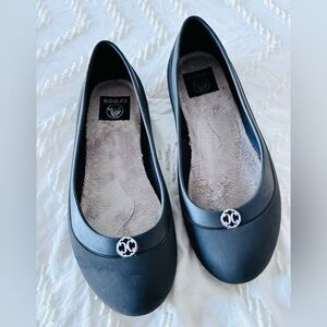 Crocs Mammoth Size 9 black with Gray Fleece Lined Slip On Comfort Flats Womens